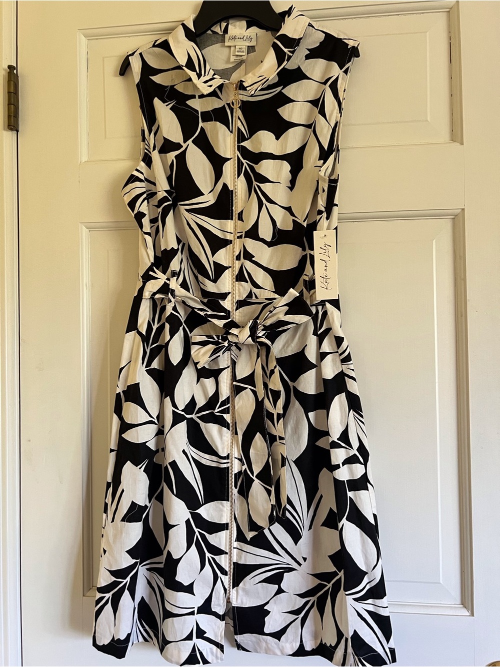 Kate and Lily cotton. Black and White Leaf-Print Zip Midi Dress